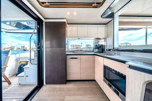 Absolute 52 Navetta image