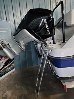 Robalo 242 EXPLORER image