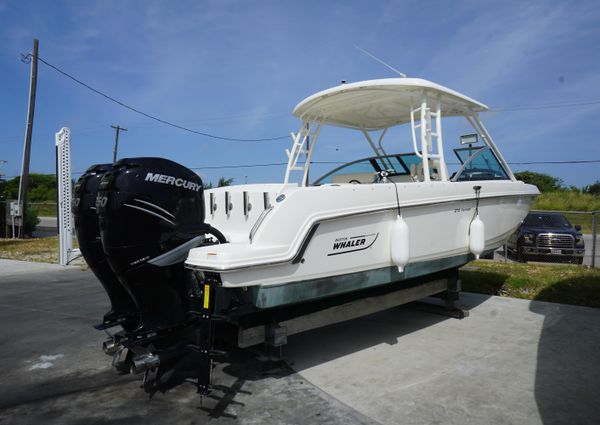 Boston Whaler 270 Vantage image