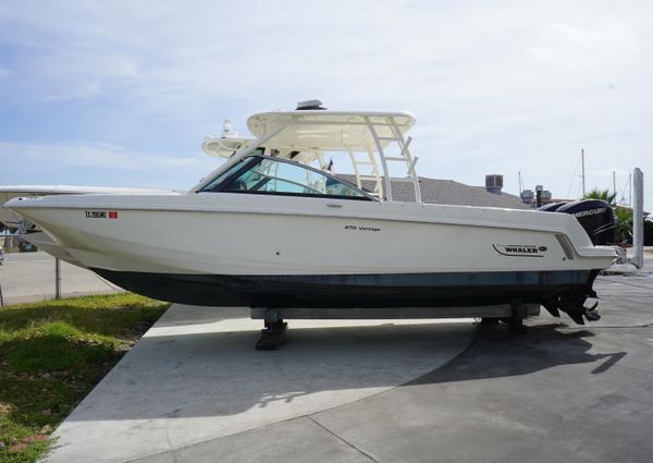 Boston Whaler 270 Vantage image