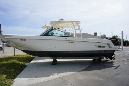 Boston Whaler 270 Vantage image