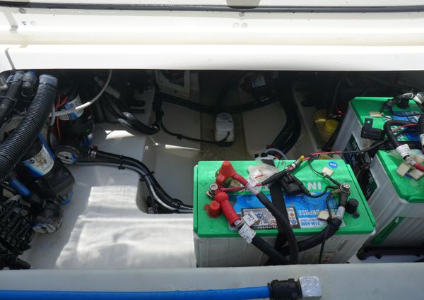 Boston Whaler 270 Vantage image