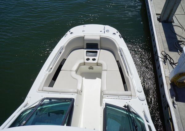 Boston Whaler 270 Vantage image
