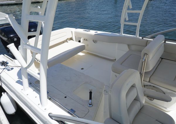 Boston Whaler 270 Vantage image