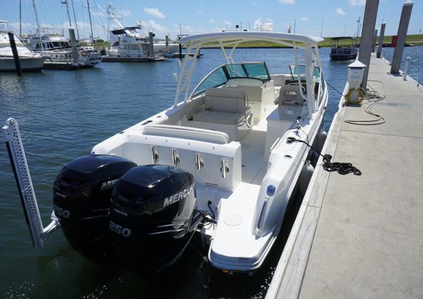 Boston Whaler 270 Vantage image
