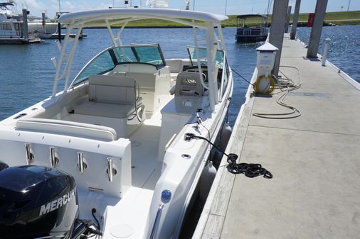 Boston Whaler 270 Vantage image