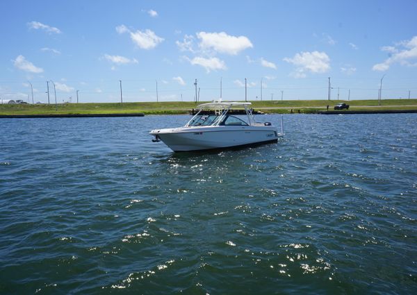 Boston Whaler 270 Vantage image