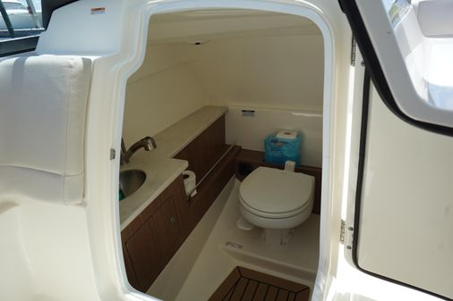 Boston Whaler 270 Vantage image