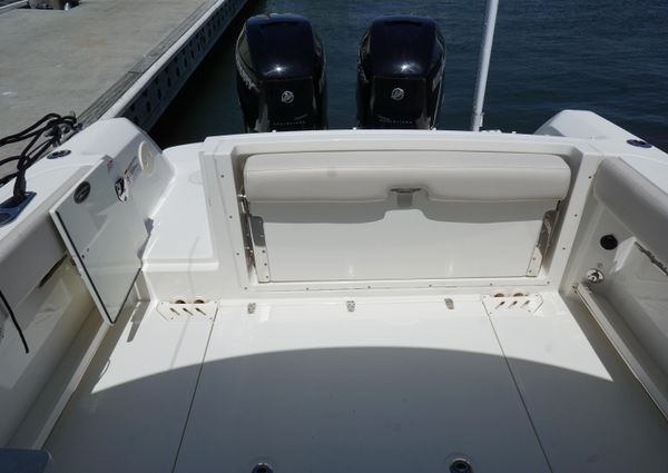 Boston Whaler 270 Vantage image