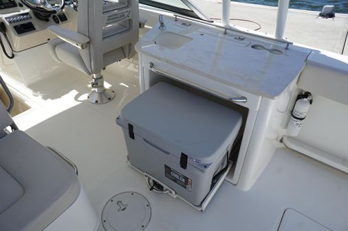 Boston Whaler 270 Vantage image