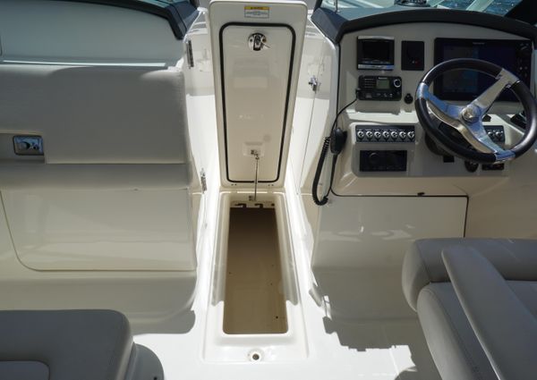 Boston Whaler 270 Vantage image