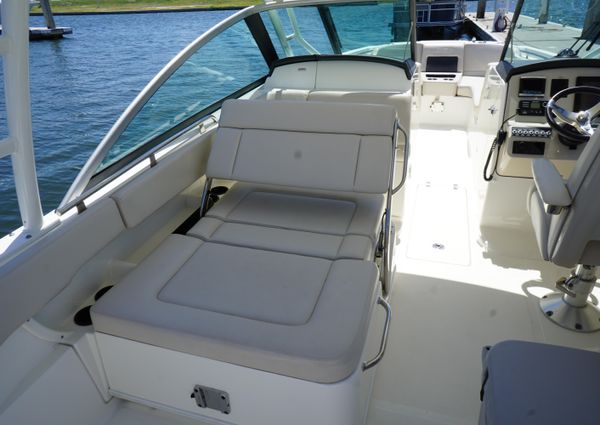 Boston Whaler 270 Vantage image