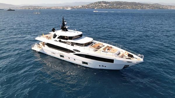 Gulf Craft Majesty 100