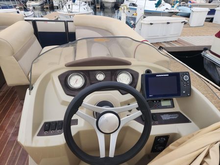 Crest PONTOON image