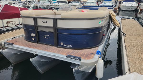 Crest PONTOON