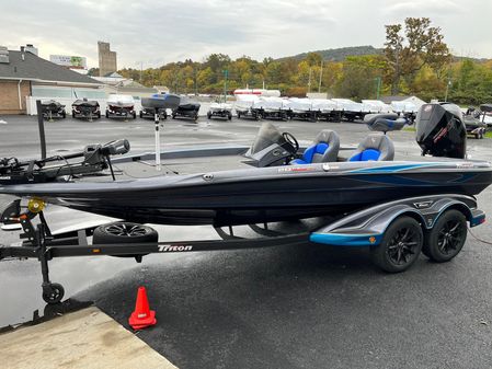 Triton 20 TRX Patriot image