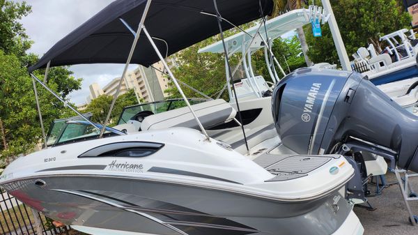 Hurricane 2410 Sundeck