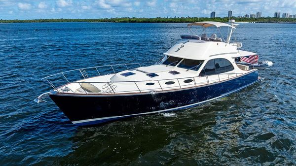 Palm Beach Motor Yachts PB55 Flybridge