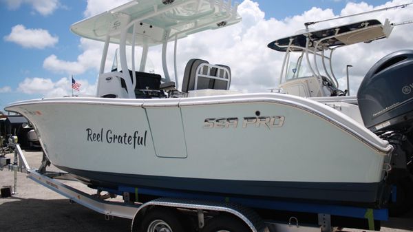 Sea Pro 259 DLX Center Console