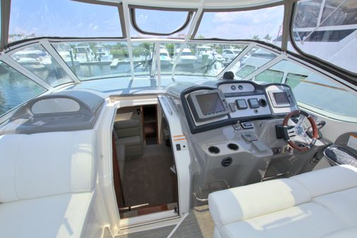 Cruisers Yachts 415 Express Motoryacht image