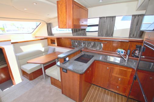 Cruisers Yachts 415 Express Motoryacht image