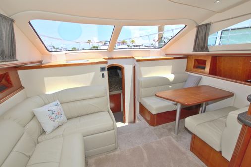 Cruisers Yachts 415 Express Motoryacht image