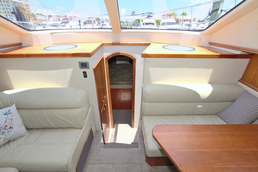 Cruisers Yachts 415 Express Motoryacht image