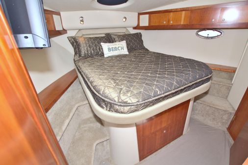 Cruisers Yachts 415 Express Motoryacht image