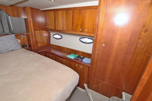 Cruisers Yachts 415 Express Motoryacht image