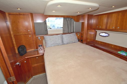 Cruisers Yachts 415 Express Motoryacht image