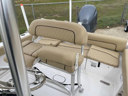 Sportsman Heritage 211 Center Console image