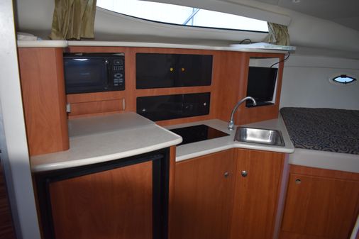 Bayliner 305 image