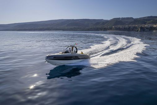 Invictus 320GTS image