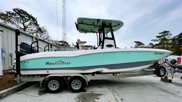 NauticStar 251 Hybrid 