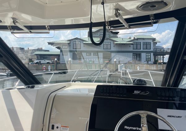 Boston Whaler 325 Conquest image