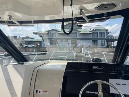 Boston Whaler 325 Conquest image