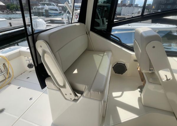 Boston Whaler 325 Conquest image