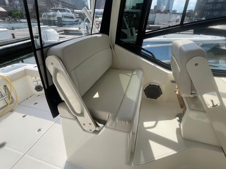 Boston Whaler 325 Conquest image