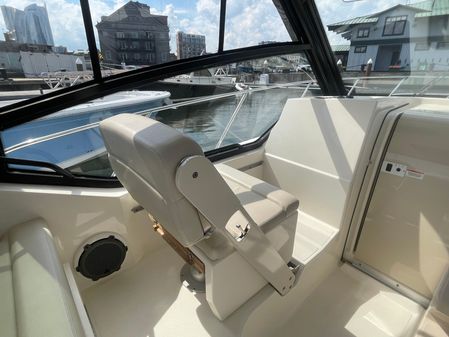 Boston Whaler 325 Conquest image