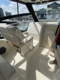 Boston Whaler 325 Conquest image