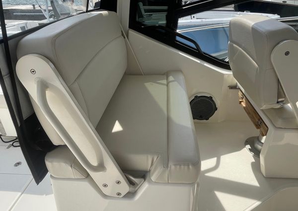 Boston Whaler 325 Conquest image