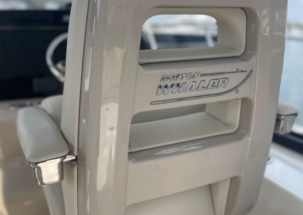 Boston Whaler 325 Conquest image