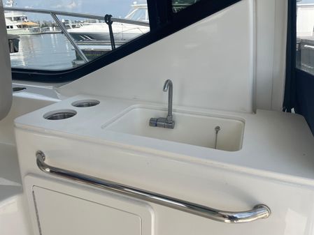 Boston Whaler 325 Conquest image