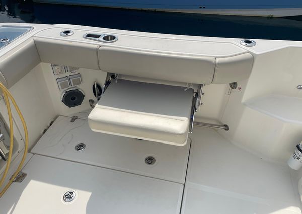 Boston Whaler 325 Conquest image