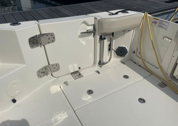 Boston Whaler 325 Conquest image