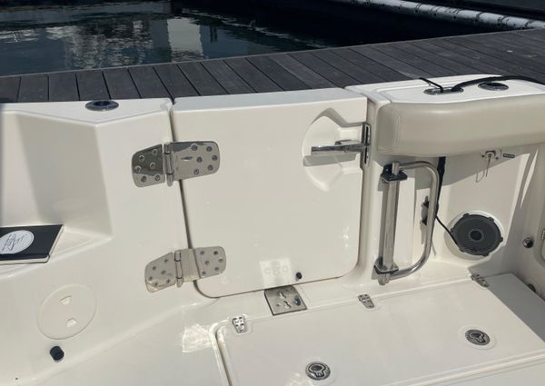 Boston Whaler 325 Conquest image