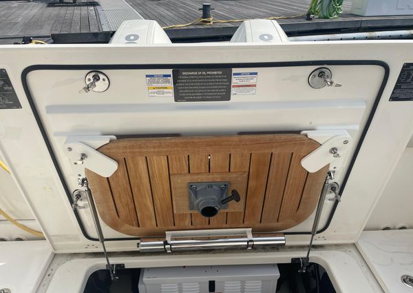 Boston Whaler 325 Conquest image