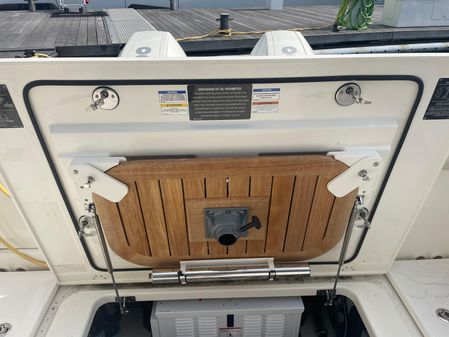 Boston Whaler 325 Conquest image