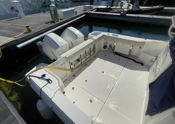 Boston Whaler 325 Conquest image