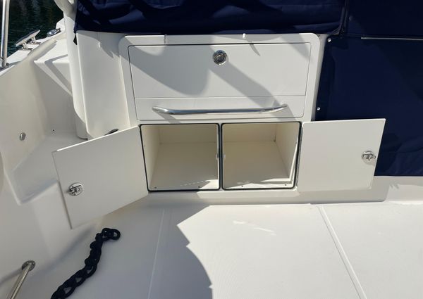 Boston Whaler 325 Conquest image